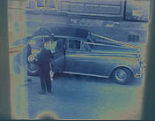 Die Braut besteigt den Rolls Royce